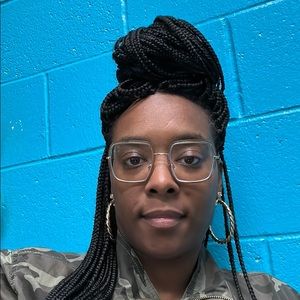 Meet your Posher, Desiree